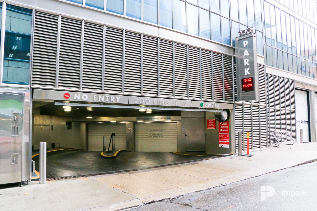 Ripley's Aquarium Parking - Toronto Parking Lot 330 2